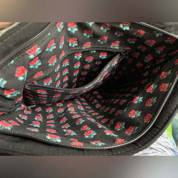 Vera Bradley black quilted crossbody bag with red rose pattern inside - Picture 4 of 4